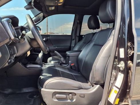 Used 2020 Toyota Tacoma TRD Off-Road w/ TRD Premium Off Road Package AWD/4WD image 15