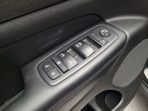 Used 2017 Jeep Grand Cherokee Laredo AWD/4WD image 27