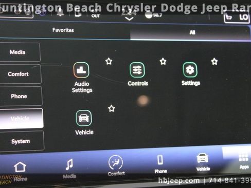 Used 2023 Chrysler Pacifica Touring-L image 25