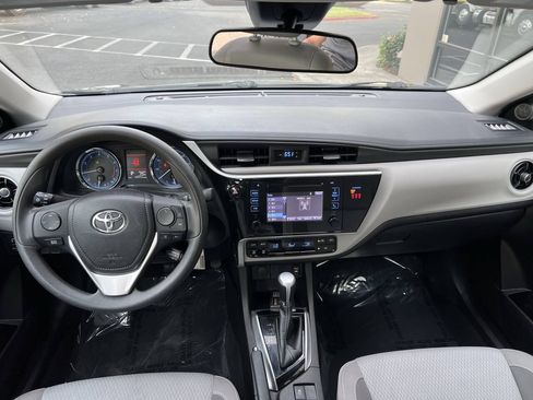 Used 2019 Toyota Corolla LE w/ Carpet Mat Package (TMS) FWD image 17