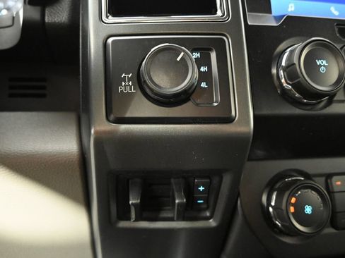 Used 2022 Ford F250 XLT w/ Black Appearance Package AWD/4WD image 30