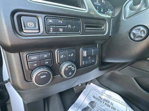 Used 2024 Chevrolet Suburban LT w/ LT Signature Package AWD/4WD image 17