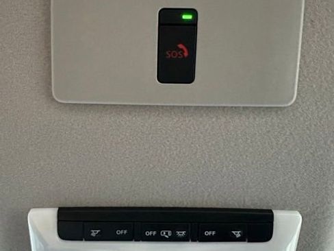 New 2025 Nissan Versa SR w/ Trunk Package image 38