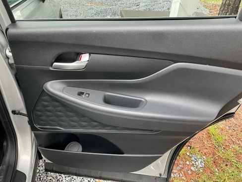 Used 2019 Hyundai Santa Fe SE image 18