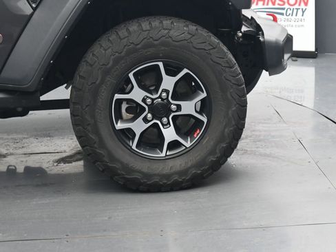Used 2022 Jeep Wrangler Unlimited Rubicon w/ LED Lighting Group AWD/4WD image 11