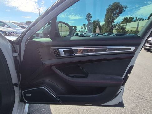 Used 2019 Porsche Panamera GTS image 21