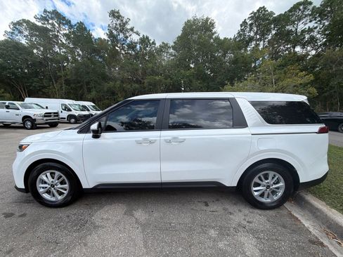 Used 2024 Kia Carnival LX FWD image 4