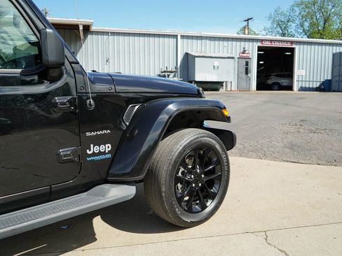 Used 2022 Jeep Wrangler Unlimited Sahara w/ Cold Weather Group image 17