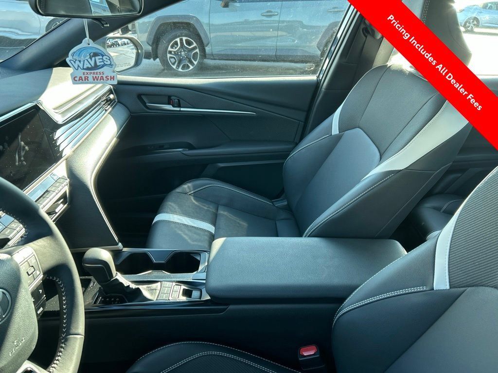 Used 2026 Toyota Camry SE FWD image 9