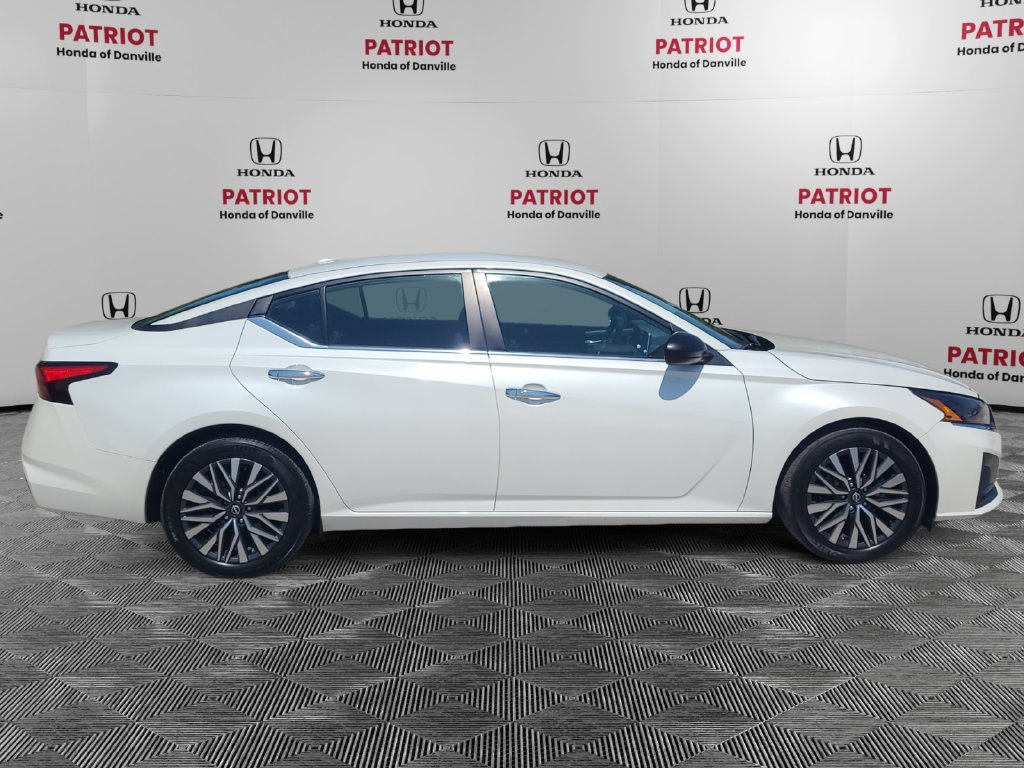 Used 2024 Nissan Altima 2.5 SV FWD image 6
