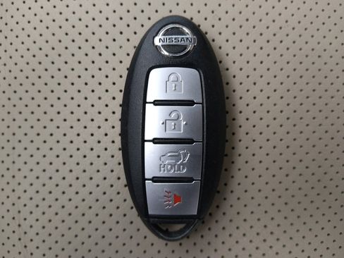 Used 2015 Nissan Rogue SL w/ SL Premium Package image 32