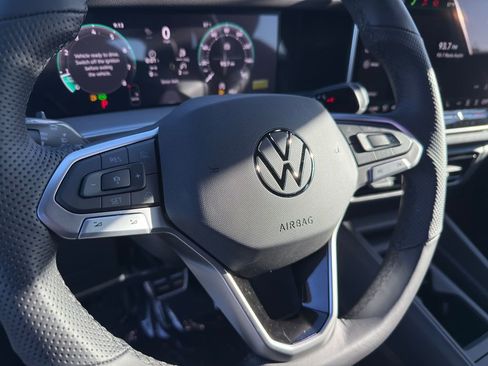 New 2026 Volkswagen Tiguan SE R-Line FWD image 14