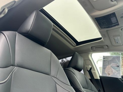 Certified 2024 Lexus ES 350 w/ Premium Package image 19