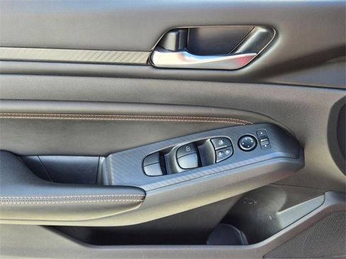 Used 2022 Nissan Altima 2.5 SR image 24