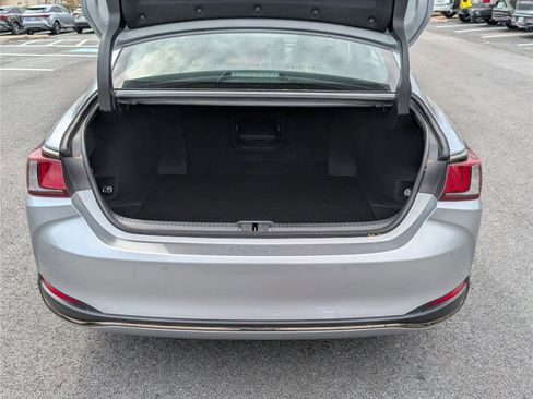 Used 2024 Lexus ES 300h F Sport image 13