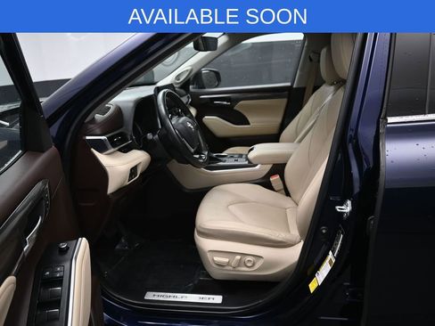 Used 2022 Toyota Highlander Limited AWD/4WD image 9