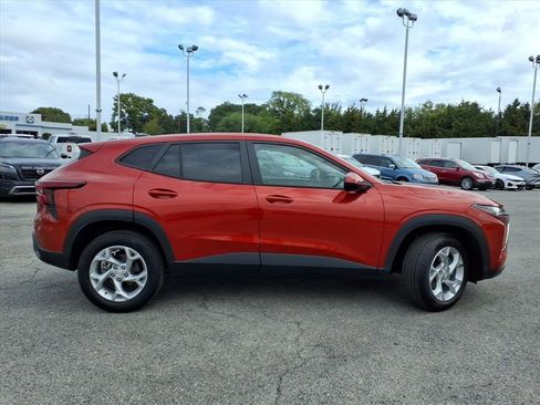 Certified 2024 Chevrolet Trax LS w/ LS Convenience Package image 3