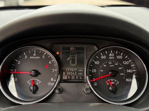 Used 2012 Nissan Rogue SL FWD image 11