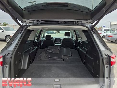 Used 2021 Chevrolet Traverse LT FWD image 30