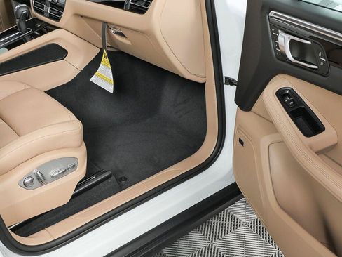 Certified 2026 Porsche Macan Turbo AWD/4WD image 25