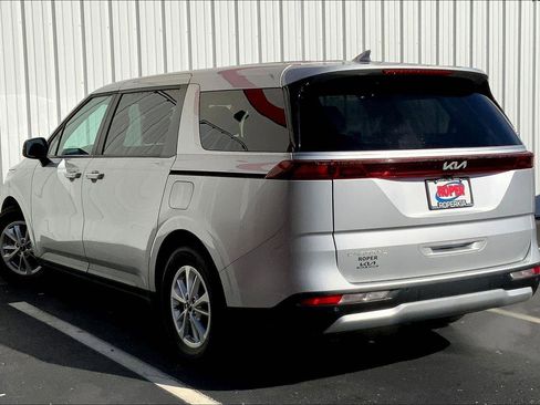 Used 2023 Kia Carnival LX image 10