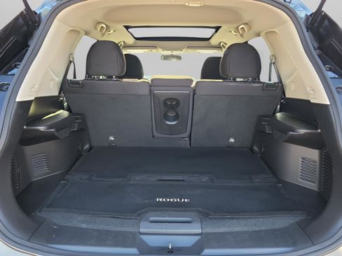 Certified 2017 Nissan Rogue SV image 10