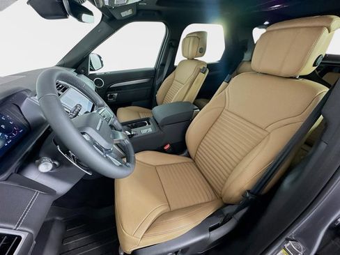 New 2026 Land Rover Discovery Limited Edition image 11