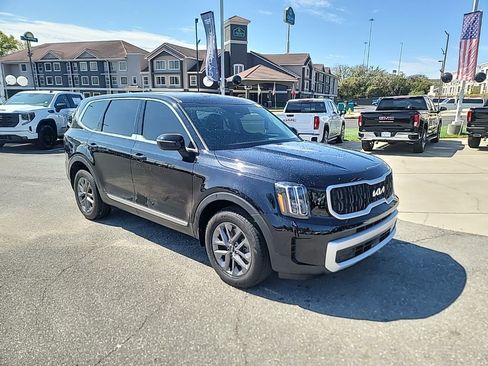 Certified 2025 Kia Telluride LX image 1