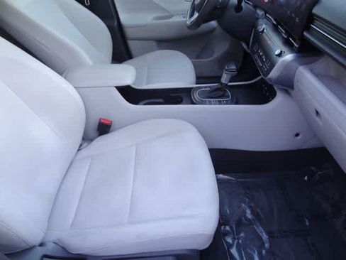 Used 2024 Hyundai Kona SEL AWD/4WD image 14
