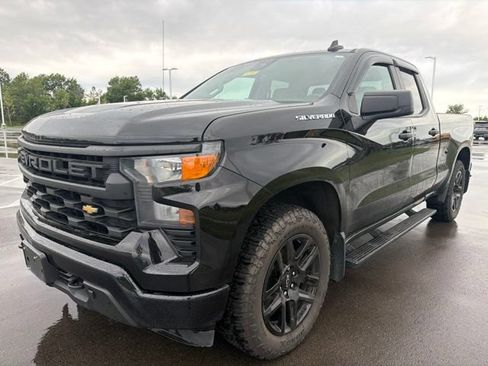 Used 2023 Chevrolet Silverado 1500 Custom AWD/4WD image 2