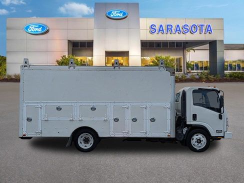 Used 2018 Isuzu NPR RWD image 1