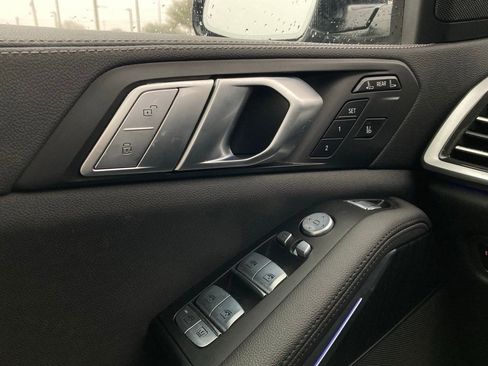 Used 2022 BMW X7 xDrive40i w/ Premium Package image 15