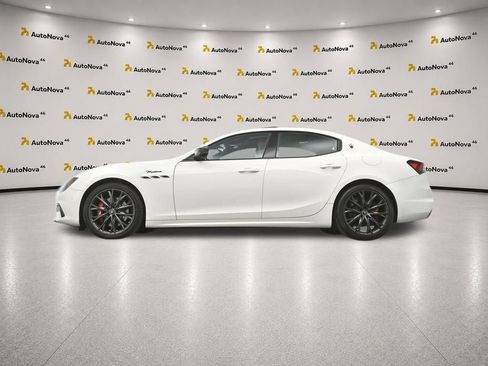Used 2022 Maserati Ghibli Modena RWD image 52