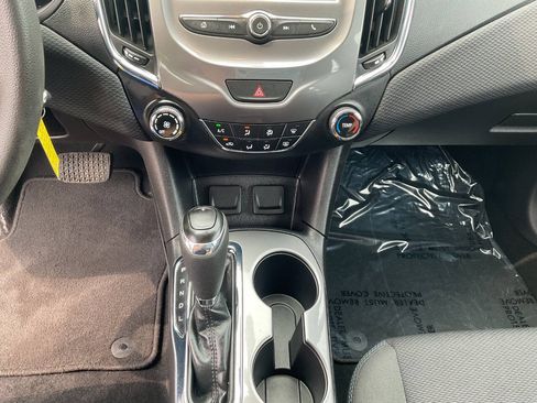 Used 2016 Chevrolet Cruze LT FWD image 23
