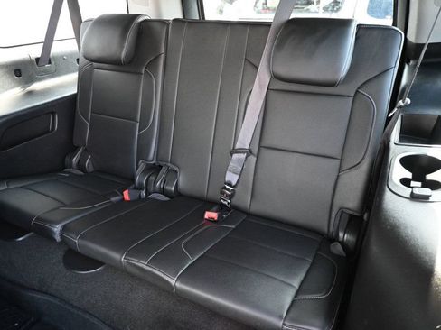 Used 2018 Chevrolet Suburban Premier AWD/4WD image 21