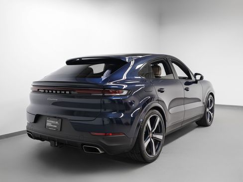 Certified 2024 Porsche Cayenne Coupe AWD/4WD image 12