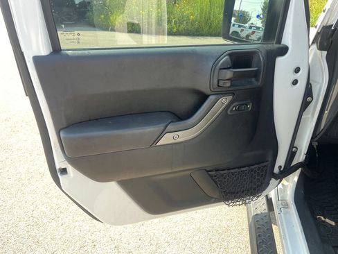 Used 2015 Jeep Wrangler Unlimited Sport w/ Quick Order Package 24S AWD/4WD image 12