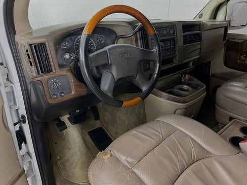 Used 2004 GMC Savana 1500 w/ Preferred Equipment Group image 10