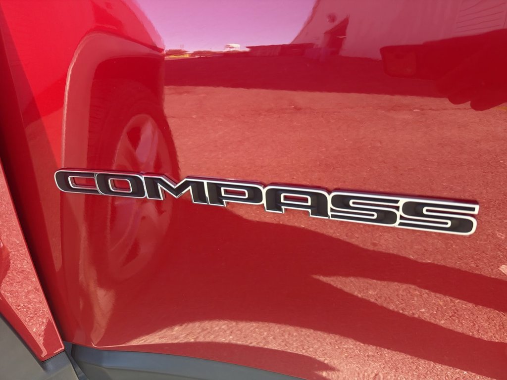 Used 2023 Jeep Compass Latitude w/ Convenience Group AWD/4WD image 28