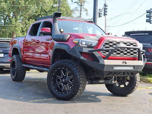 Used 2017 Toyota Tacoma TRD Off-Road AWD/4WD image 9