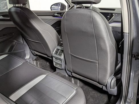 Used 2024 Volkswagen Taos SEL image 41