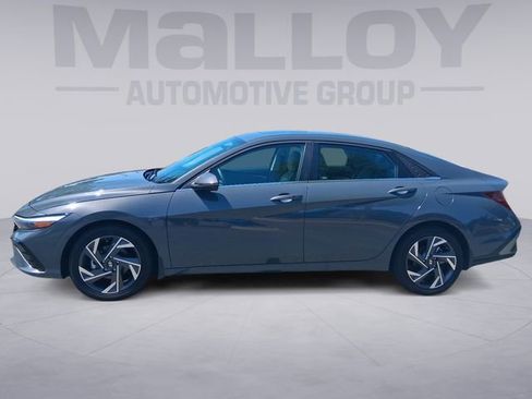 Used 2026 Hyundai Elantra Limited FWD image 2