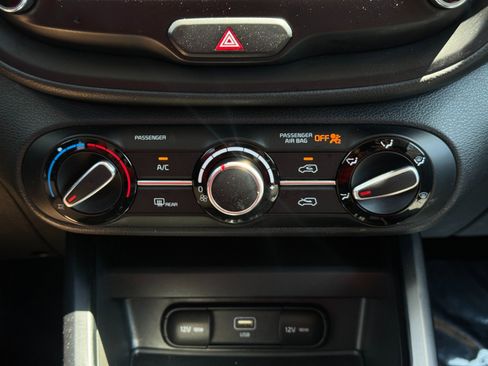 Used 2023 Kia Soul LX w/ LX Technology Package FWD image 24