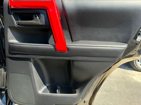 Used 2016 Toyota 4Runner SR5 AWD/4WD image 19