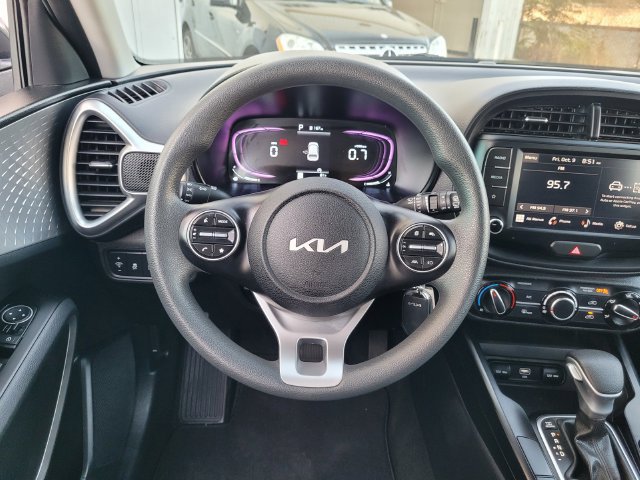 Certified 2025 Kia Soul LX w/ LX Technology Package FWD image 18