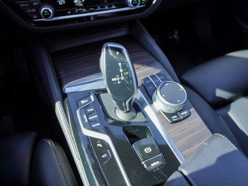 Used 2021 BMW M550i xDrive image 29