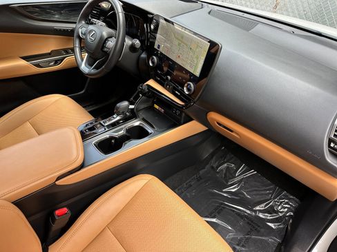 Used 2025 Lexus NX 350h AWD w/ Premium Package image 18