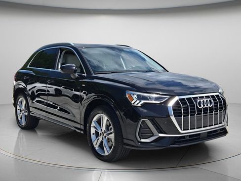 Used 2023 Audi Q3 2.0T Premium w/ Convenience Package AWD/4WD image 9