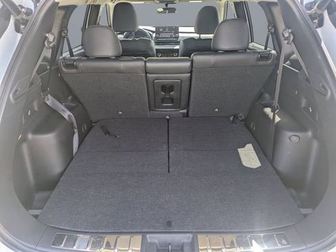 Used 2024 Mitsubishi Outlander SE image 12