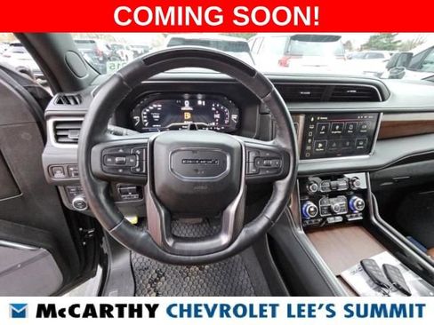 Used 2023 GMC Yukon XL Denali Ultimate image 8